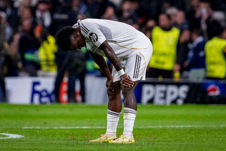 44岁阿隆索挥拳怒吼 终结2连败+暂逃下课厄运 仍遭怒批：场面丑陋